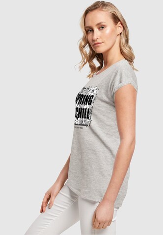 Merchcode T-Shirt 'Spring And Chill' in Grau