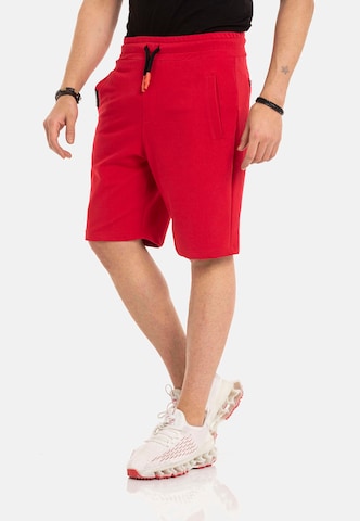 CIPO & BAXX Regular Broek in Rood: voorkant