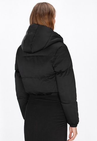 Geacă de iarnă de la faina pe negru