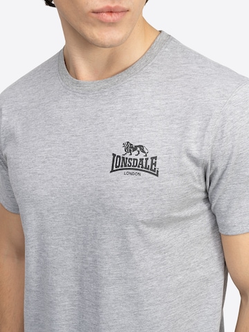LONSDALE T-shirt 'Piddinghoe' i grå
