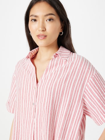 Rochie tip bluză 'BYRON' de la Yerse pe roșu