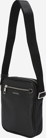 Calvin Klein - Mala de ombro em preto