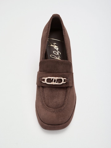 Lipsy Pumps met hoge voorkant in Bruin