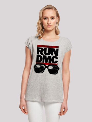 F4NT4STIC Shirt 'Run DMC Glasses NYC' in Grijs: voorkant