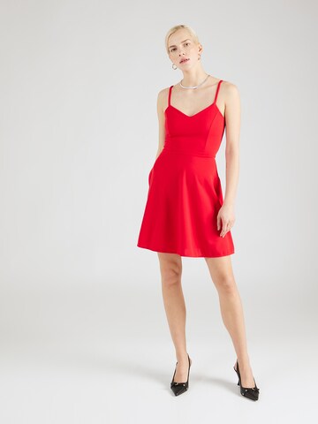 Robe 'HALLIE' WAL G. en rouge