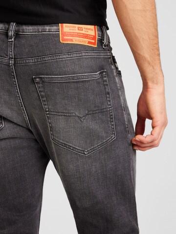 DIESEL Slimfit Jeans 'D-LUSTER' in Schwarz