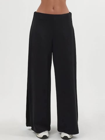 Busem Hose in Schwarz: Vorderseite