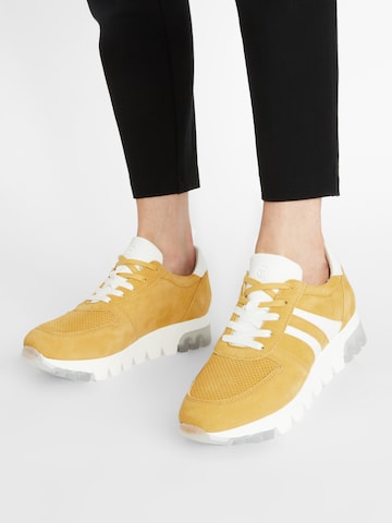 TAMARIS - Zapatillas deportivas bajas en amarillo: frente