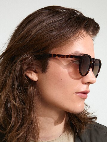 Occhiali da sole 'ALEJANDRA' di Pilgrim in marrone