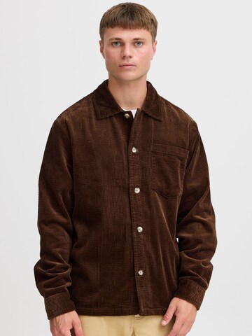 !Solid - Ajuste regular Camisa 'INGVI' en marrón: frente