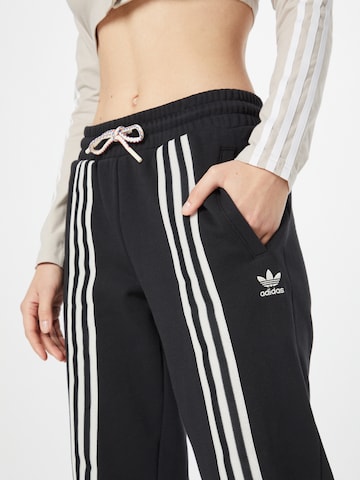 Effilé Pantalon 'Adicolor 70S 3-Stripes' ADIDAS ORIGINALS en noir