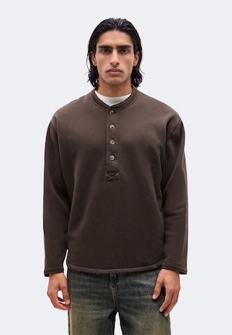 Abercrombie & Fitch Sweatshirt 'ESSENTIAL' i brun: forside
