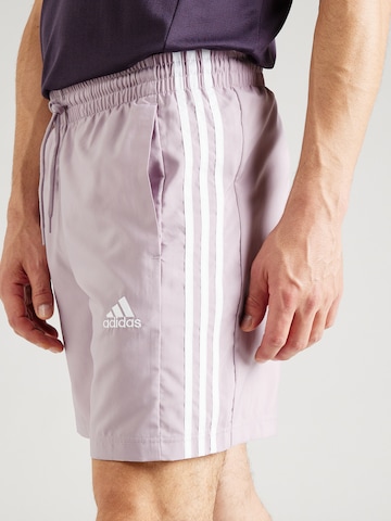 purpurinė ADIDAS SPORTSWEAR Standartinis Sportinės kelnės 'Essentials Chelsea'