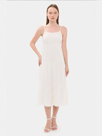 Abito estivo di Hiccup in bianco: frontale