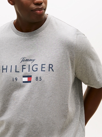 T-Shirt 'BRAND LOVE' Tommy Hilfiger Big & Tall en gris