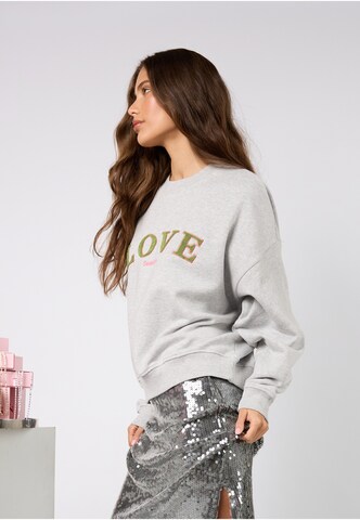 OH APRIL Sweatshirt 'Love' in Grau