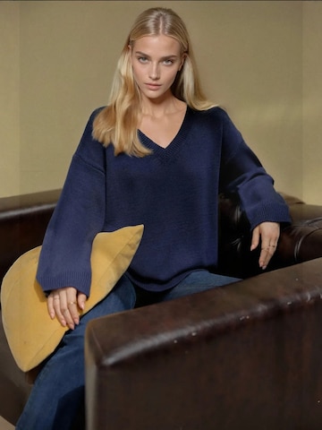 Pull-over oversize Hiccup en bleu : devant