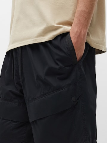 Pull&Bear Loosefit Kalhoty – černá