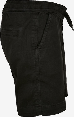 Urban Classics Regular Shorts in Schwarz