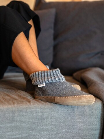 Gottstein Slippers 'Hüttenschuhe Dakota' in Grey