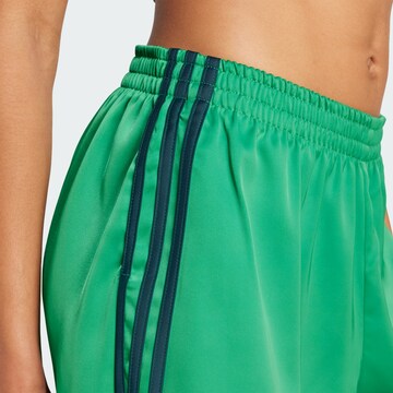ADIDAS ORIGINALS - Loosefit Pantalón 'Adicolor' en verde