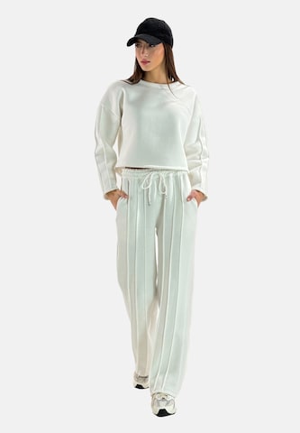 Elara Tracksuit in White: front