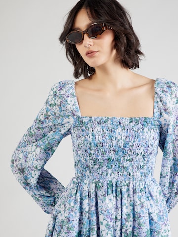 Robe & Other Stories en bleu