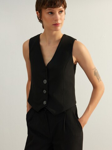 Trendyol Suit Vest in Black: front