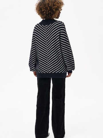 Blue Shadow Sweater in Black