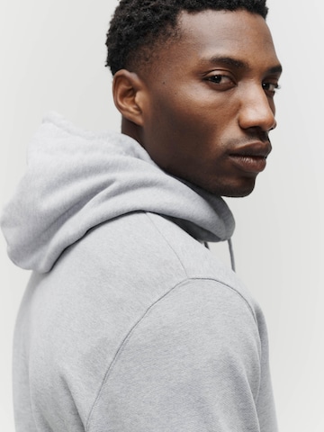 SANVT Sweatshirt 'The Hooded Sweatshirt' in Grau