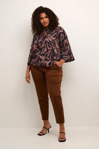 KAFFE CURVE Blouse 'Dory' in Zwart