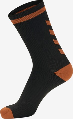 Chaussettes de sport Hummel en marron : devant