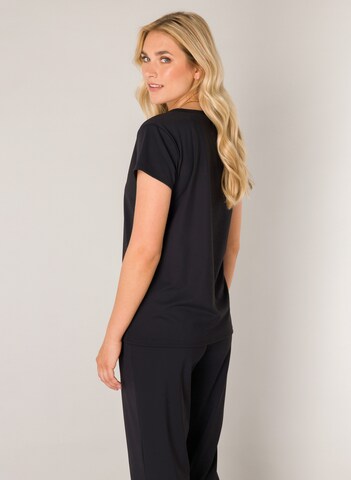 BASE LEVEL T-Shirt in Schwarz