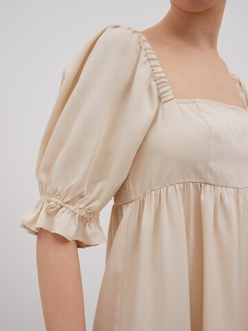 EDITED Kleid 'Dafne' in Beige