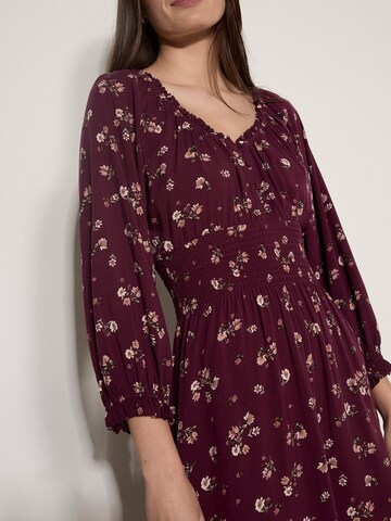 Apricot Dress ' ' in Red