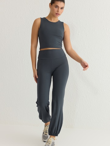 TrendyolTapered Sportske hlače - siva boja