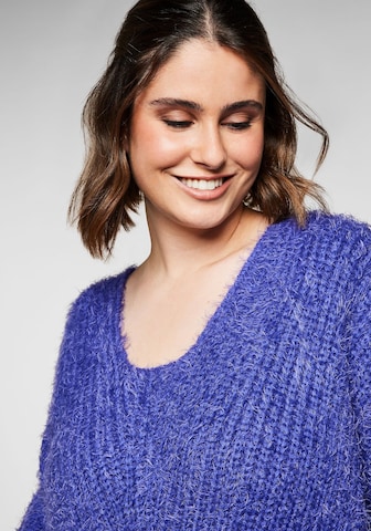 SHEEGO Sweater in Purple