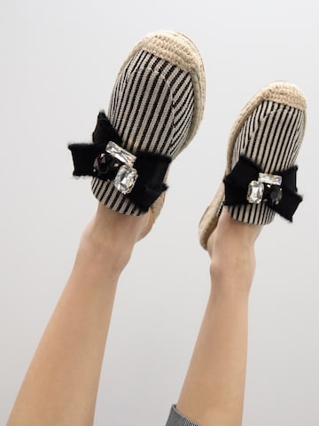 Lola Casademunt Pistokkaat värissä valkoinen: etupuoli