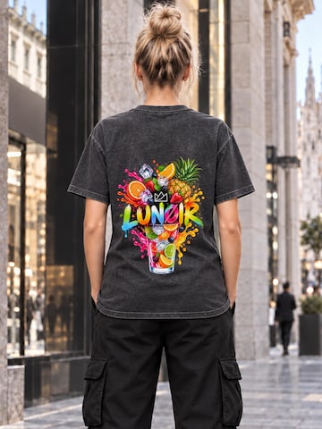 LUNØIR Studio Póló 'Tropical Riot – Fruit Splash' - fekete