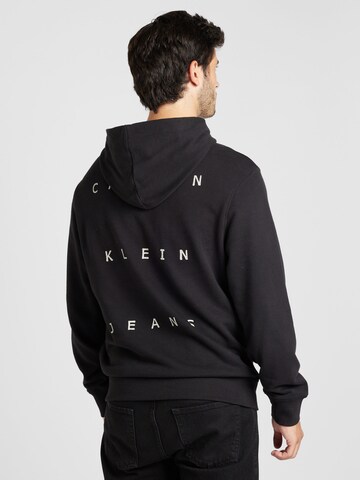 Sweat-shirt Calvin Klein Jeans en noir : devant