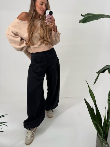 Kamila Šikl - Loosefit Vaquero en negro