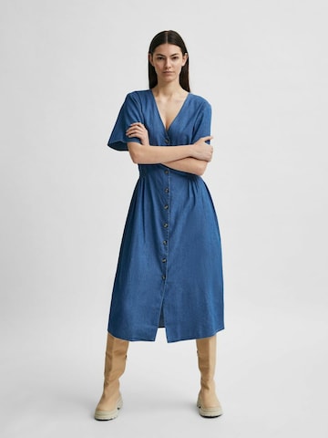 Robe-chemise 'SLFCLARISA' Selected Femme Petite en bleu : devant