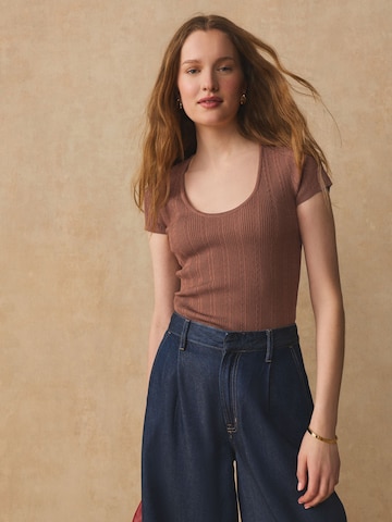 Pulover de la Next pe maro: față