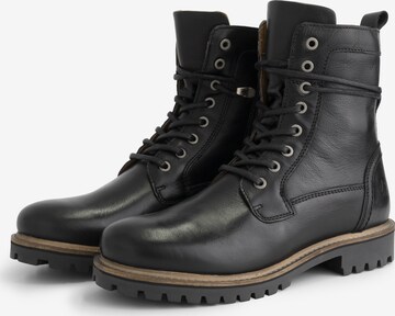 Travelin Lace-Up Boots 'Kvosted ' in Black