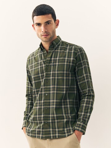 Regular fit Camicia di Next in verde: frontale