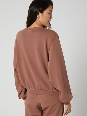 A LOT LESS Sweatshirt 'Haven' in Brown