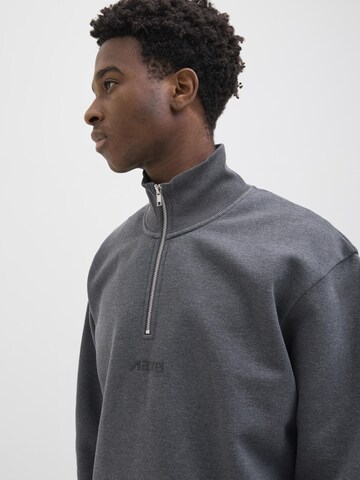 aprel Sweatshirt in Grijs