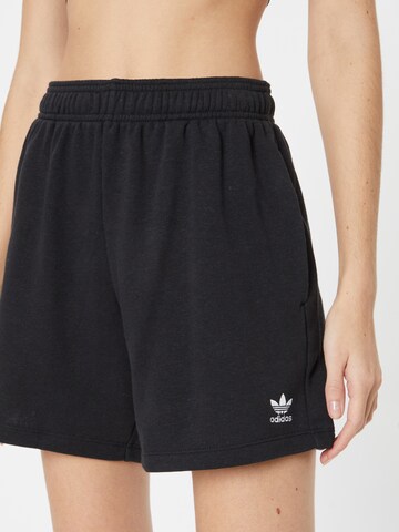 ADIDAS ORIGINALS Wide Leg Shorts 'Essentials' in Schwarz