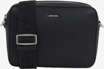 Calvin Klein Umhängetasche 'Must' in Schwarz: Vorderseite