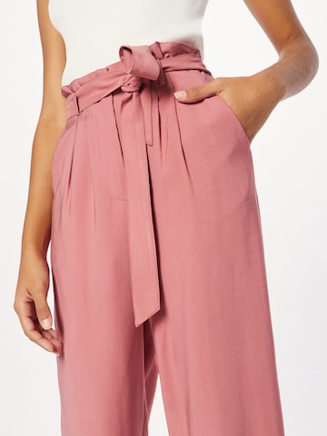 ABOUT YOU Wide leg Pleat-front trousers 'Loreen' in Pink